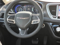 Chrysler Pacifica Select FWD 2026