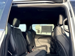 Chrysler Pacifica Select FWD 2026