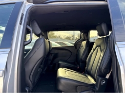 Chrysler Pacifica Select FWD 2026