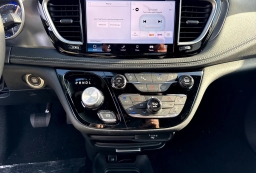 Chrysler Pacifica Select FWD 2026