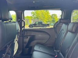 Chrysler Pacifica Select FWD 2026