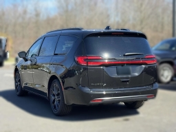 Chrysler Pacifica Select FWD 2026