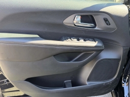 Chrysler Pacifica Select FWD 2026