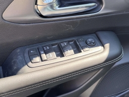 Chrysler Pacifica Select FWD 2026