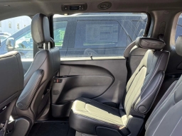 Chrysler Pacifica Select FWD 2026
