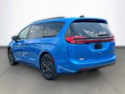 Chrysler Pacifica Select FWD 2027