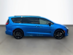 Chrysler Pacifica Select FWD 2027