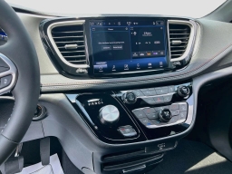Chrysler Pacifica Select FWD 2027