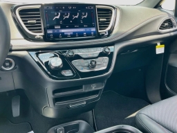 Chrysler Pacifica Select FWD 2027