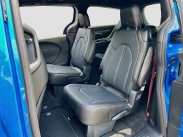 Chrysler Pacifica Select FWD 2027