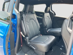 Chrysler Pacifica Select FWD 2027