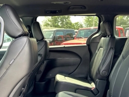 Chrysler Pacifica Select FWD 2026