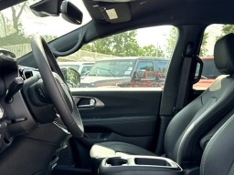 Chrysler Pacifica Select FWD 2026