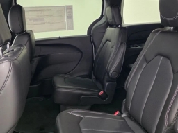 Chrysler Pacifica Select FWD 2027