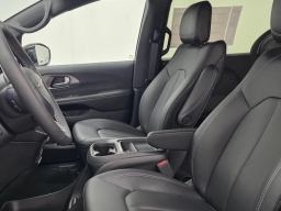 Chrysler Pacifica Select FWD 2027