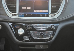 Chrysler Pacifica Select FWD 2026