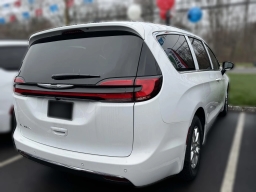 Chrysler Pacifica Select FWD 2026