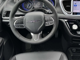 Chrysler Pacifica Select FWD 2026