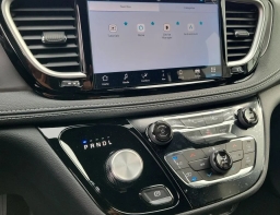 Chrysler Pacifica Select FWD 2026