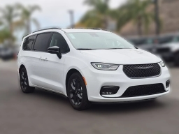 Chrysler Pacifica Select FWD 2026