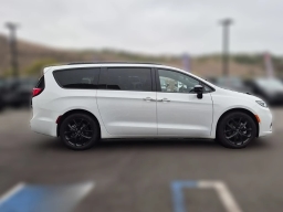 Chrysler Pacifica Select FWD 2026
