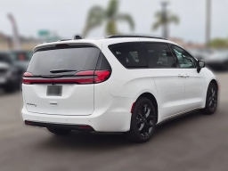 Chrysler Pacifica Select FWD 2026