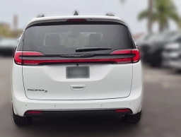 Chrysler Pacifica Select FWD 2026