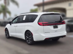 Chrysler Pacifica Select FWD 2026