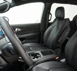 Chrysler Voyager LX FWD 2026