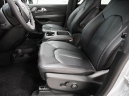 Chrysler Voyager LX FWD 2026