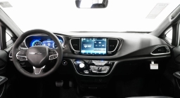 Chrysler Voyager LX FWD 2026