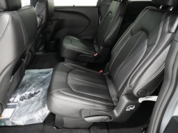 Chrysler Voyager LX FWD 2026