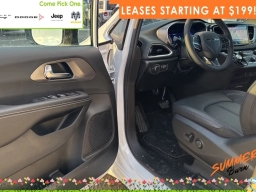 Chrysler Voyager LX FWD 2026