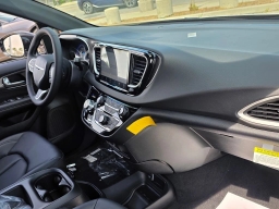 Chrysler Voyager LX FWD 2026