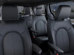 Chrysler Voyager LX FWD 2026