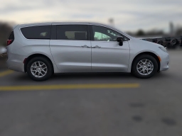 Chrysler Voyager LX FWD 2026