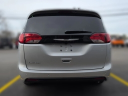 Chrysler Voyager LX FWD 2026
