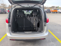 Chrysler Voyager LX FWD 2026
