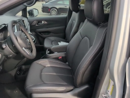 Chrysler Voyager LX FWD 2026