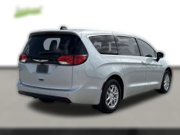 Chrysler Voyager LX FWD 2026