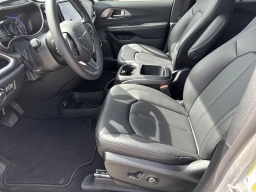 Chrysler Voyager LX FWD 2026