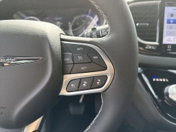 Chrysler Voyager LX FWD 2026