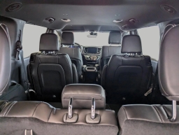 Chrysler Voyager LX FWD 2026