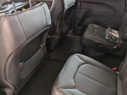 Chrysler Voyager LX FWD 2026