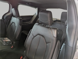 Chrysler Voyager LX FWD 2026