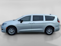 Chrysler Voyager LX FWD 2026