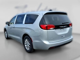 Chrysler Voyager LX FWD 2026