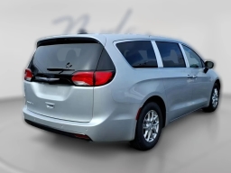 Chrysler Voyager LX FWD 2026