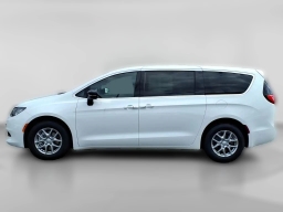 Chrysler Voyager LX FWD 2026