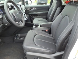 Chrysler Voyager LX FWD 2026